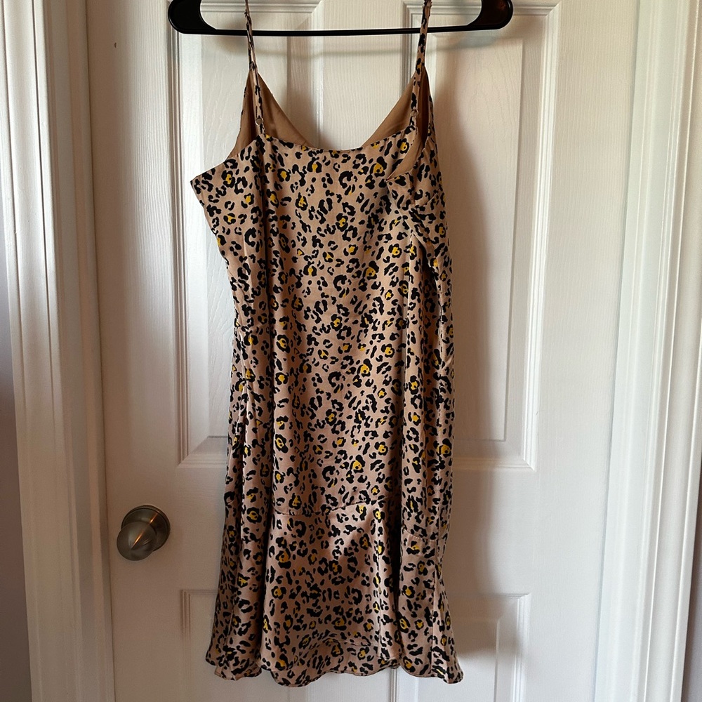 Hem & Thread Dress - Picture 4 of 5